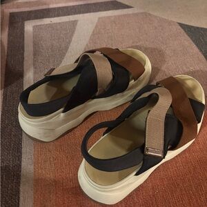 Vagabond Stylish Women's Sandals in Black and Brown